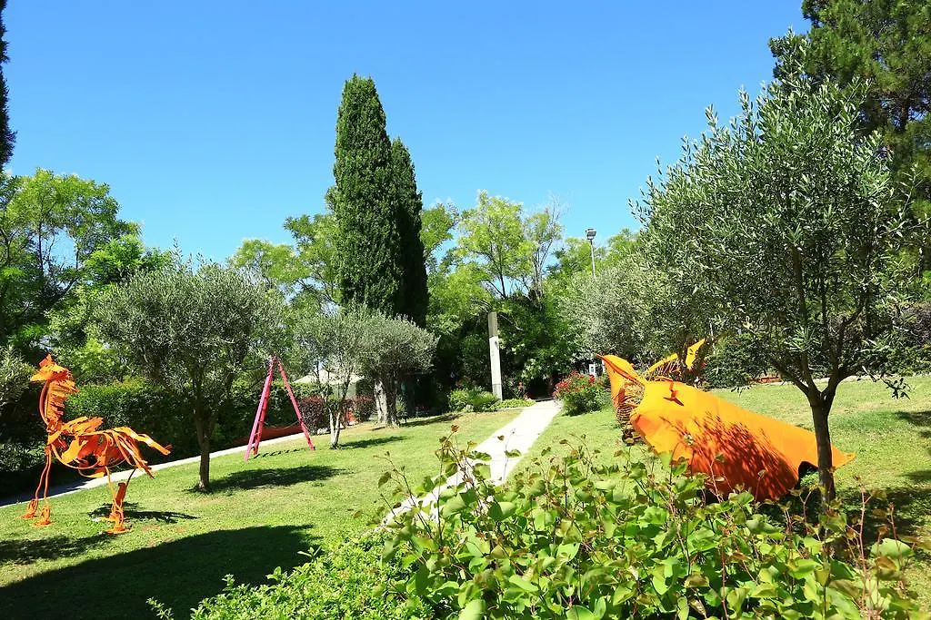 Kyriad Aix-En-Provence Mas Des Oliviers Hotel